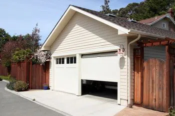 Golden Garage Door Service Louisville, KY 502-437-4126 - abt-cont-gr-18m